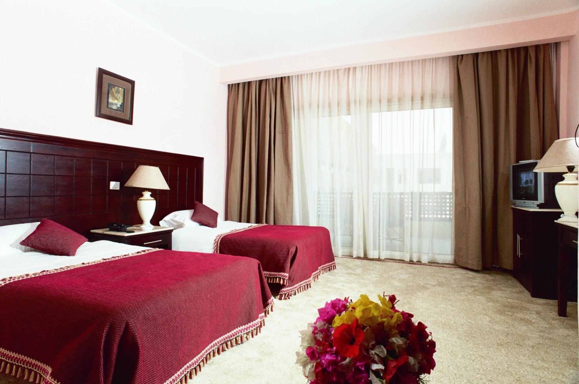 Golden 5 Sapphire Suites Hotel Hurghada Exterior photo